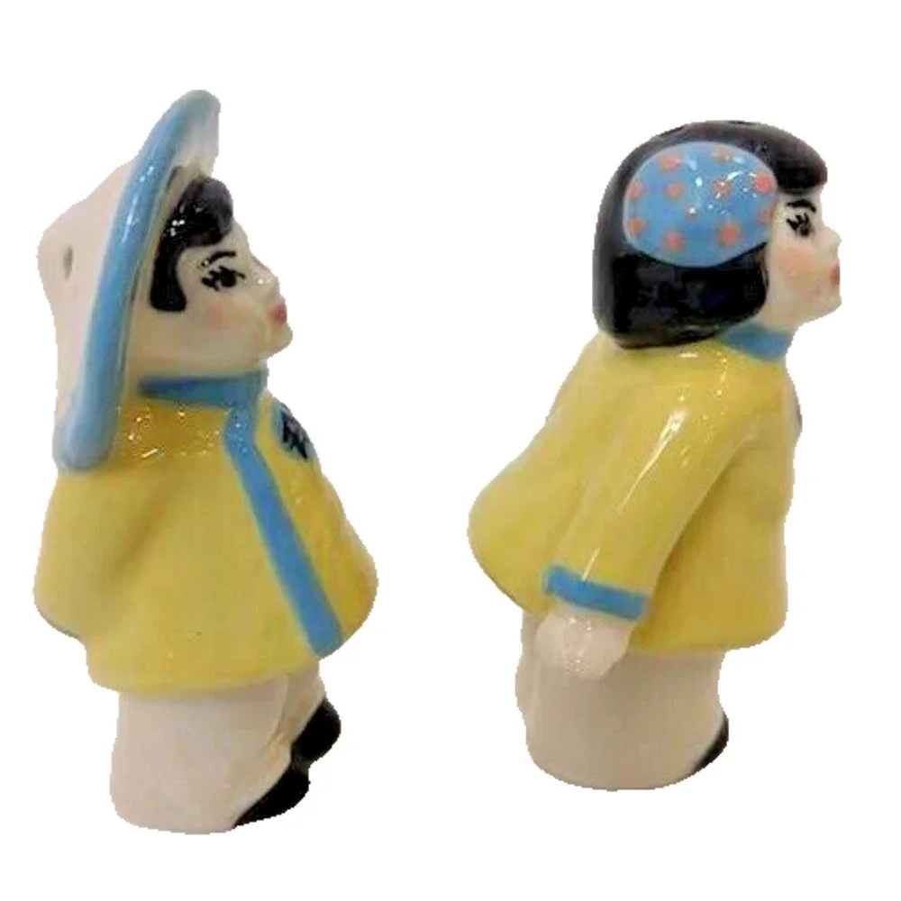 Vtg. Salt and Pepper Shakers Asian Boy Girl Yellow Blue Coolie Coats